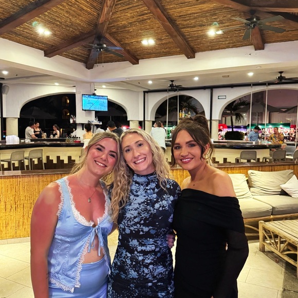 Brand Refresh ~ Meet your Seller🍍🍣🌴☀️🦋 - Picture 11 of 11